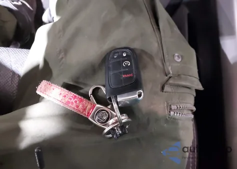 2014 Ram 1500 Sport из США, поврежденный, VIN 1C6RR7MT0ES440121